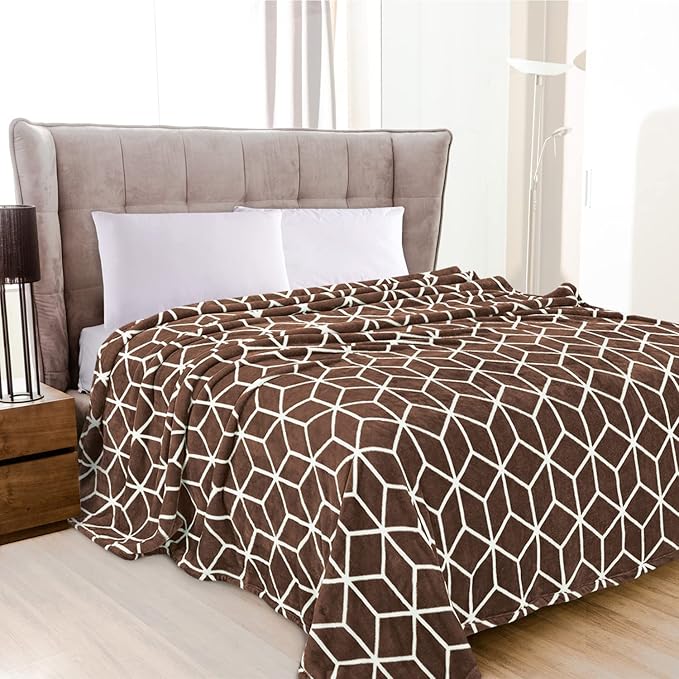 Elegant Comfort Luxury Velvety Feel Blanket, All-Season Lightweight Blanket, Ultra Plush, Soft, Cozy-Fuzzy Flannel Fleece for Couch, Sofa, Bed, Travel, Cube Design, Twin/Twin XL, Chocolate Brown