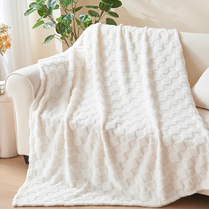NEWCOSPLAY Super Soft King Blanket Ivory Premium Silky Flannel Fleece 3D Checkered Lightweight Bed Blanket All Season Use (Ivory Checkered, King(90"x110"))