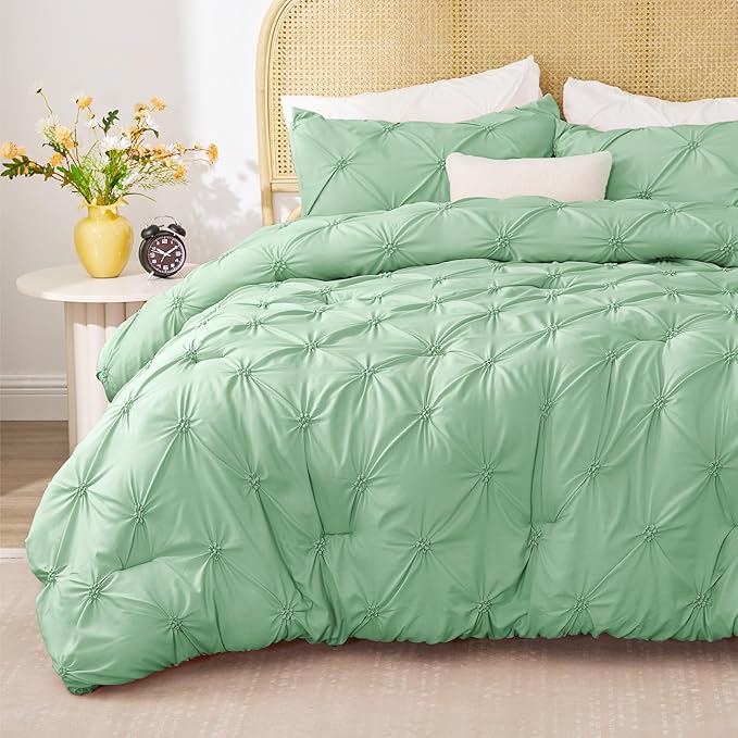 BEDELITE Sage Green Queen Comforter Set - 3 Pieces Boho Pintuck Bedding Comforter Sets, Lightweight Soft & Warm Bed Comforter Queen with 2 Pillowcases for All Season