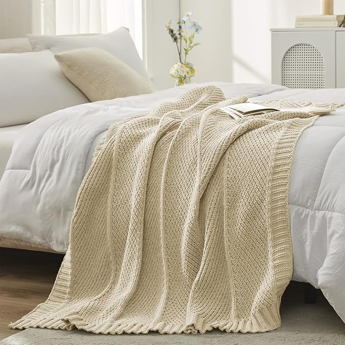 Amélie Home Knit Throw Blanket, Soft Chenille Cozy Breathable Chevron Chunky Decorative Blanket for Couch, Bed & Sofa, French-Inspired Lightweight Warm Gift for Women, Beige, 50"x60"