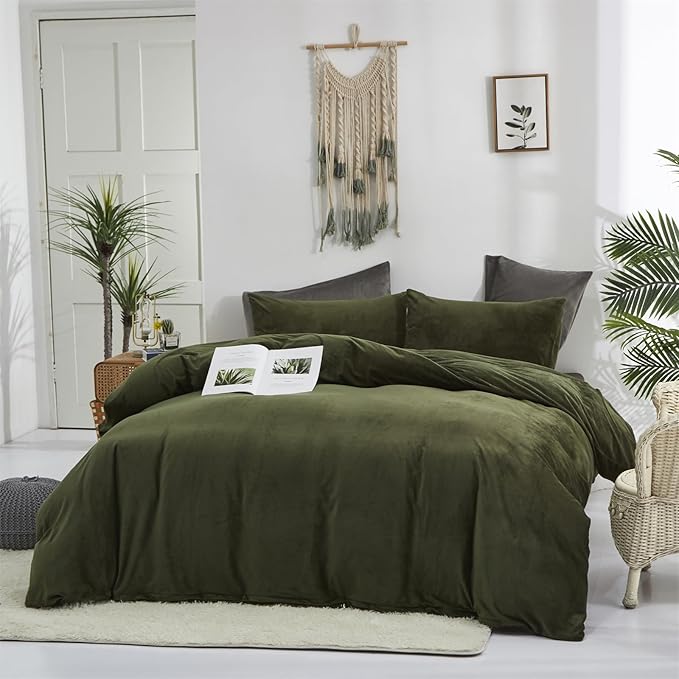 Luxlovery Army Green Velvet Comforter Set Queen Dark Green Flannel Bedding Comforter Blackish Green Minimalist Bedding Set Thick Soft Breathable Blanket Quilts Modern Winter Comforter for Women Men