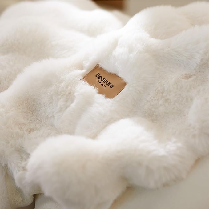 Bedsure GentleSoft Fluffy Fuzzy Twin Blanket, Soft Cozy Fleece Faux Fur Blanket for Twin Size Bed, Cream Decorations Minky Velvet Couch Cover, Thick Warm Plush Women Men Birthday Gifts, 870GSM, Cream