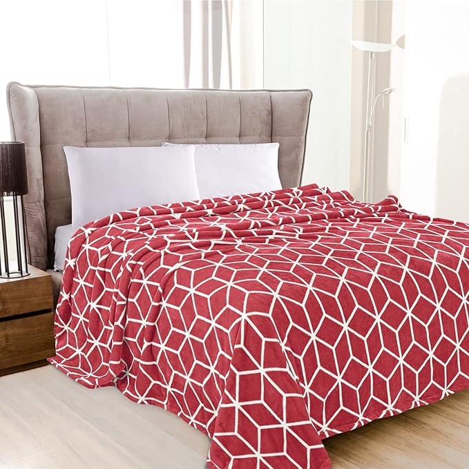Elegant Comfort Luxury Velvety Feel Blanket, All-Season Lightweight Blanket, Ultra Plush, Soft, Cozy-Fuzzy Flannel Fleece for Couch, Sofa, Bed, Travel, Cube Design, Twin/Twin XL, Burgundy