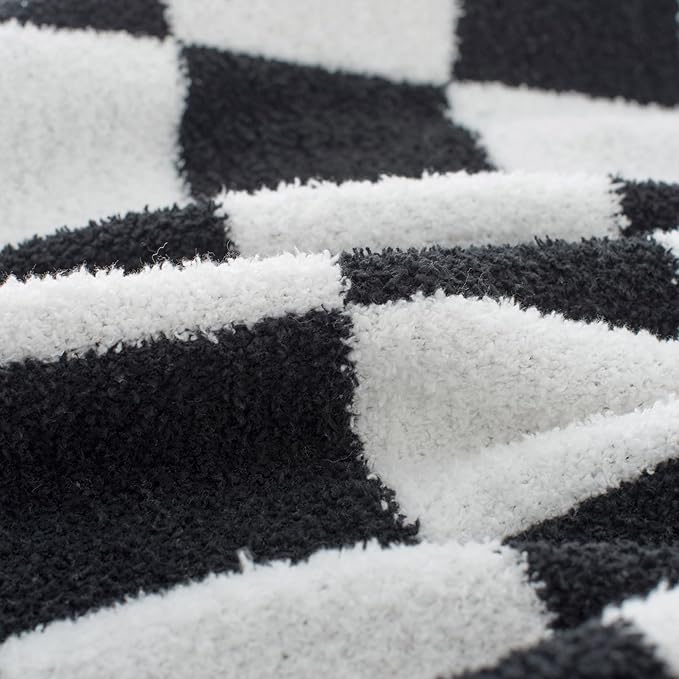 Carriediosa Checkered Throw Blanket 90" X 90" Queen, 400GSM Ultra Soft Microfiber Fuzzy Fluffy Reversible Cute Preppy Knitted Blankets Cozy Plush Fall Throws for Couch, Bed, Sofa, Black