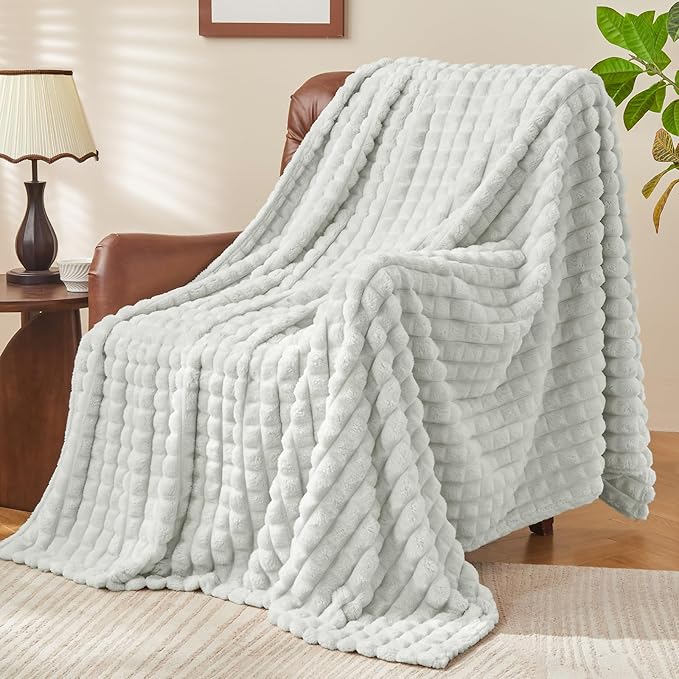 BEDELITE Light Grey Throw Blanket Twin Size for Bed- Super Soft and Warm 3D Checkered Fluffy Fuzzy Fleece Blanket, Luxurious Plush Cozy Blanket for Room Decor Fall and Winter, 60x80 inches