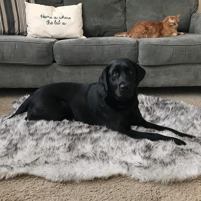 Asrug Soft Faux Fur Dog Rug Plush and Fluffy Dog Mat Ultra Cozy Pet Throw Rug for Dogs Cats, Luxury Soft Faux Sheepskin Chair Cover Seat Pad Shag Fur Area Rugs for Bedroom, Black & White, 3ftx5ft