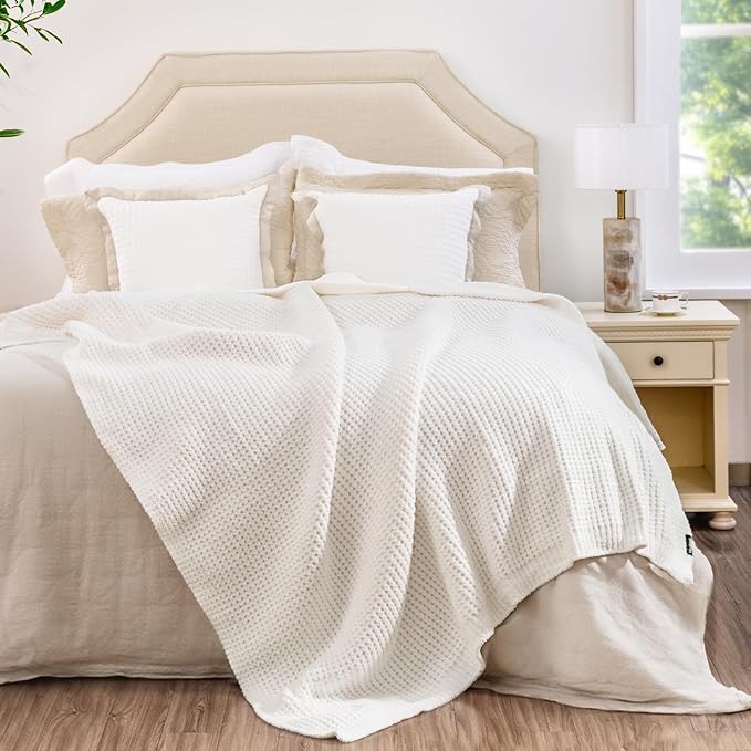 Waffle Knit Twin Blanket, Luxury Cozy Chunky Knit Twin Blanket for Couch, 60 x 80 Inch Thick Ultra-Soft Feather Yarn Knitted Blankets for Sofa, Bed, Home Decor - Off White