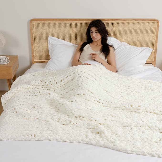 WESHIONGOO Chunky Knit Throw Blanket 51"×63" Knitted Throw Blankets for Couch Bed Fluffy Soft Blanket with Jumbo Chenille Yarn Thick 100% Handmade (Cream White)