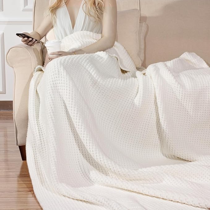 Waffle Knit Twin Blanket, Luxury Cozy Chunky Knit Twin Blanket for Couch, 60 x 80 Inch Thick Ultra-Soft Feather Yarn Knitted Blankets for Sofa, Bed, Home Decor - Off White