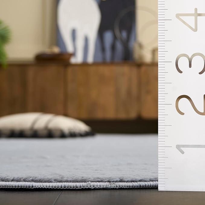 SAFAVIEH Washable Rug Faux Rabbit Fur Shag Collection - 3' x 5', Silver, Slip Resistant & Easy Cleaning, Solid Pattern, Ideal for Living Room, Bedroom, Nursery, Playroom, Boys & Girls Room (FRF100G)