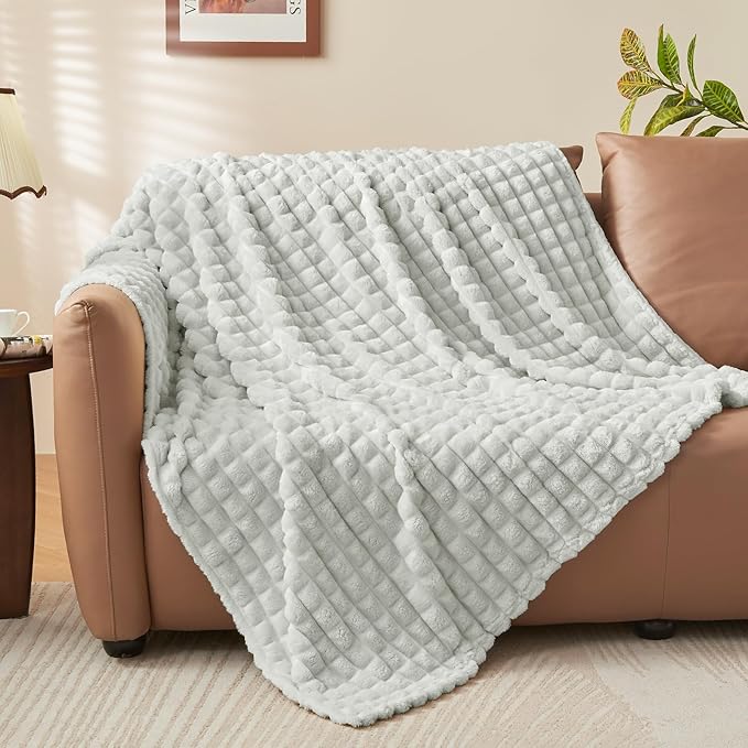 BEDELITE Light Grey Throw Blanket for Couch and Bed- Super Soft and Warm 3D Checkered Fluffy Fuzzy Fleece Blanket, Luxurious Plush Cozy Blanket for Room Decor Fall and Winter, 50x60 inches