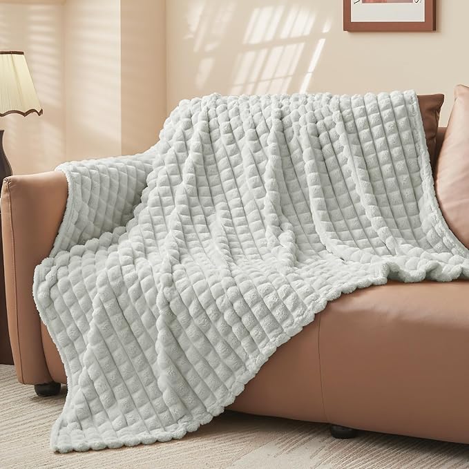 BEDELITE Light Grey Throw Blanket for Couch and Bed- Super Soft and Warm 3D Checkered Fluffy Fuzzy Fleece Blanket, Luxurious Plush Cozy Blanket for Room Decor Fall and Winter, 50x60 inches