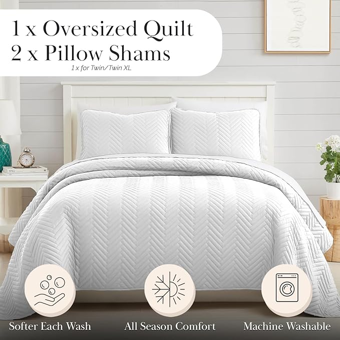 Southshore Fine Living, Inc. Oversized Queen Quilt Bedding Set Lightweight, Prewash Fabric Soft Coverlet Bedspread 3-Piece with Two Matching Shams (98 in Wide x 98 in Long), Full/Queen, Chevron White