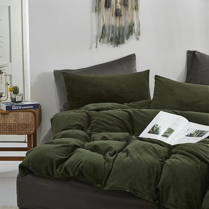 Luxlovery Army Green Velvet Comforter Set - Dark Green Flannel Bedding - Modern Winter Warm Comforter Set