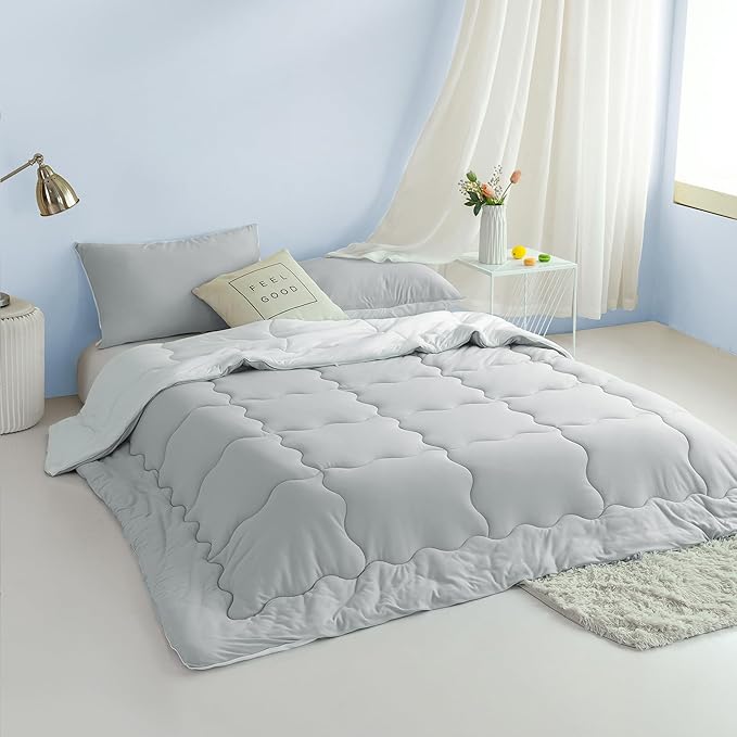 COTTEBED Reversible Queen Bed Comforter Set - Jersey Knit T-Shirt Feel Full Size Bedding 1 Down Blanket Quilt & 2 Pillow Sham - Ultra-Soft Fluffy Lightweight Cozy All Season Use (Light Gray and White)