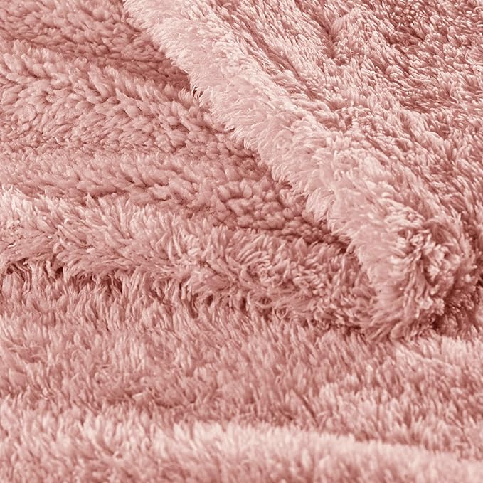 Exclusivo Mezcla Fleece King Size Bed Blanket, Ultra Soft, Lightweight and Fuzzy Dusty Pink Blanket for Women, Home Decor, 90x104 Inches