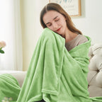 BEDELITE Fleece Blanket King Size Blankets for Bed, Luxury Plush Cozy Fuzzy Blanket 108x90 inches, Super Soft Warm Lightweight Throw Blanket All Seasons Suitable, Grass Green