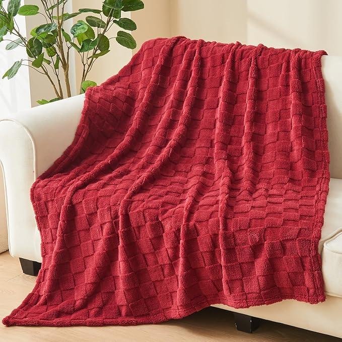 NEWCOSPLAY Super Soft Queen Blanket Red Premium Silky Flannel Fleece 3D Checkered Lightweight Bed Blanket All Season Use (Red Checkered, Queen(90"x90"))