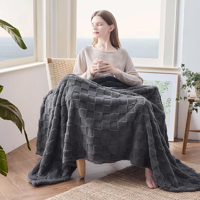 NEWCOSPLAY Super Soft Twin Blanket Dark Grey Premium Silky Flannel Fleece 3D Checkered Lightweight Bed Blanket All Season Use (Dark Grey Checkered, Twin(60"x80"))