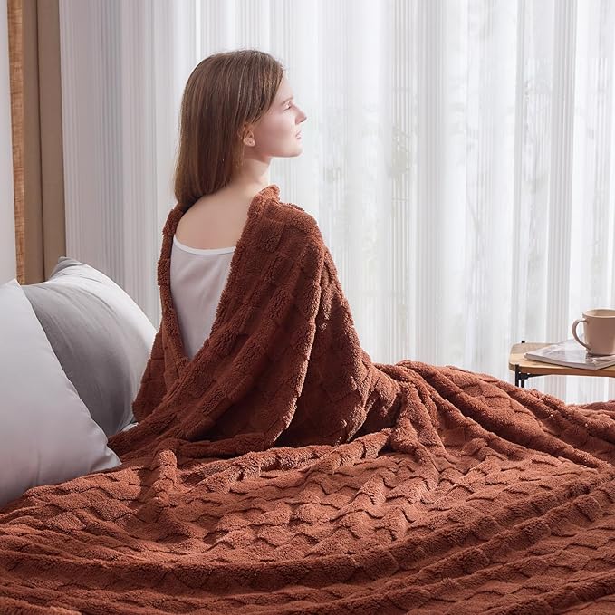NEWCOSPLAY Super Soft King Blanket Coffee Premium Silky Flannel Fleece 3D Checkered Lightweight Bed Blanket All Season Use (Coffee Checkered, King(90"x110"))