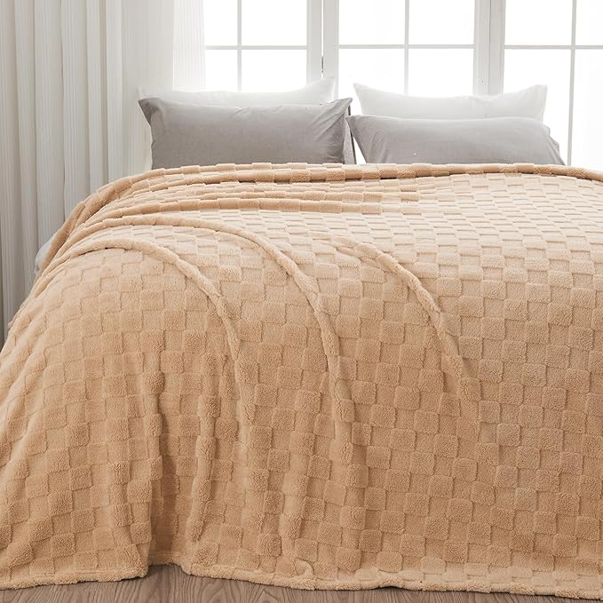 NEWCOSPLAY Super Soft King Blanket Brown Premium Silky Flannel Fleece 3D Checkered Lightweight Bed Blanket All Season Use (Brown Checkered, King(90"x110"))