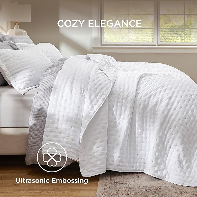 Bedsure King Quilt - Bright White Bedspread King Size & Lightweight Comforter, Modern Coverlet with Clover Pattern, Ultra Soft All-Season Bedding, 106 x 96 Inches | Stitch-Free Quilting, Ultra Soft, Lightweight, Machine Washable, Pet-Friendly
