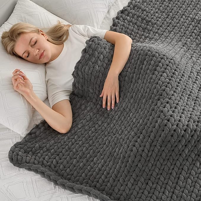 Maetoow Tighter Version Chenille Chunky Knit Blanket Throw （60×80 Inch）, Handmade Warm & Cozy Blanket Couch, Bed, Home Decor, Soft Fleece Banket, Boho Thick Blankets and Giant Yarn Throws，Dark Grey