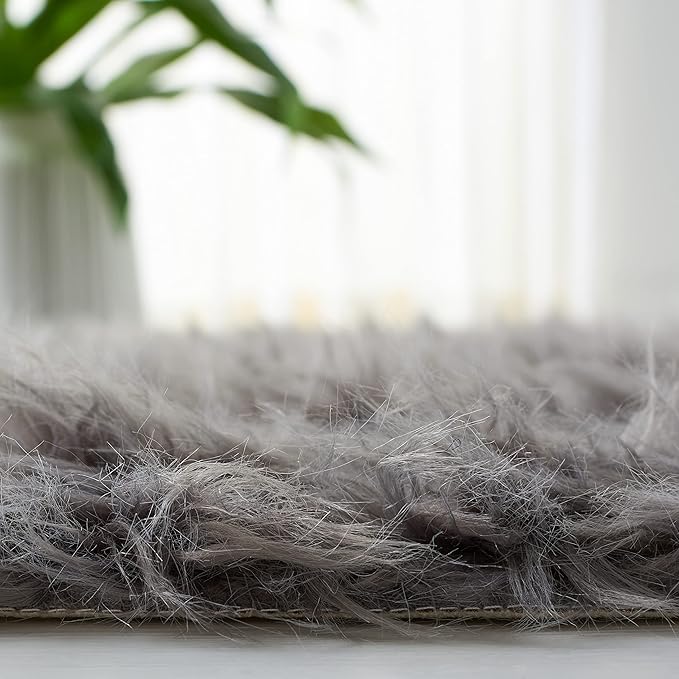 SAFAVIEH Faux Sheep Skin Collection 6' x 9' Grey FSS115D Silken Glam 2.35-inch Thick Area Rug