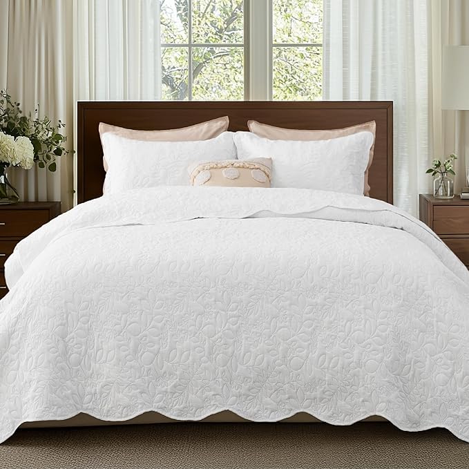Bedsure Quilt King Size - Ultra Soft Pre-Washed Cloud-Like Bedding, All-Season Lightweight Comforter for Country Bedroom, Leaf Design Coverlet in Pure White, 106 x 96 Inches | Stitch-Free Quilting, Ultra Soft, Lightweight, Machine Washable, Pet-Friendly