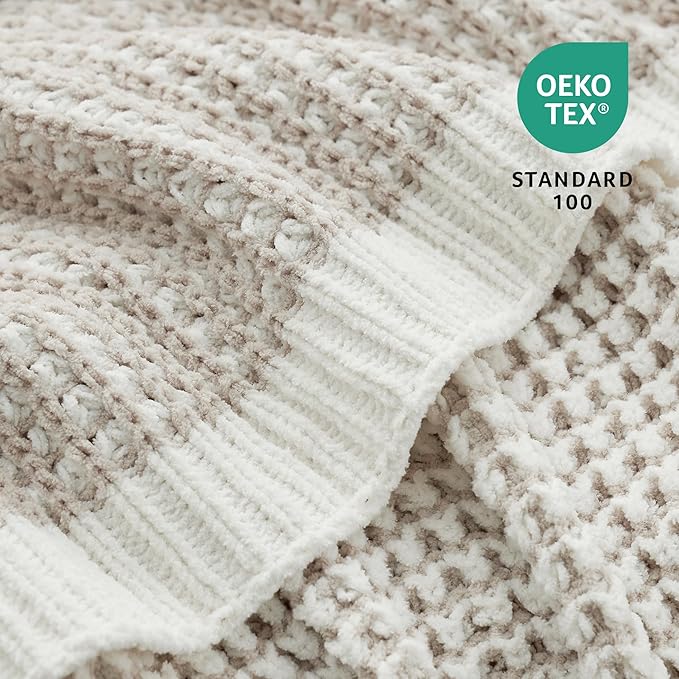 Amélie Home Knit Throw Blanket, Soft Chenille Cozy Breathable Pineapple Chunky Decorative Blanket for Couch, Bed & Sofa, French-Inspired Lightweight Warm Gift for Women, Beige, 50"x60"