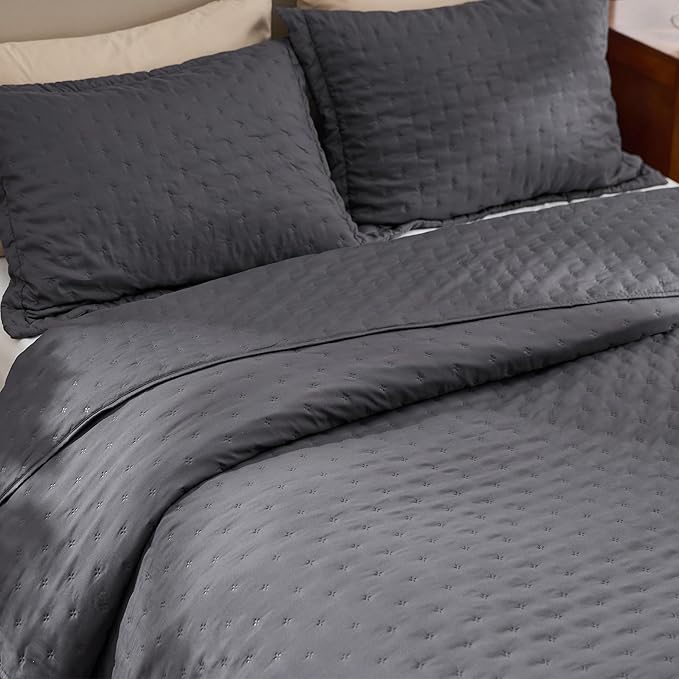 Bedsure King Quilt - Charcoal Bedspread King Size & Lightweight Comforter, Modern Coverlet with Clover Pattern, Ultra Soft All-Season Bedding, 106 x 96 Inches | Stitch-Free Quilting, Ultra Soft, Lightweight, Machine Washable, Pet-Friendly