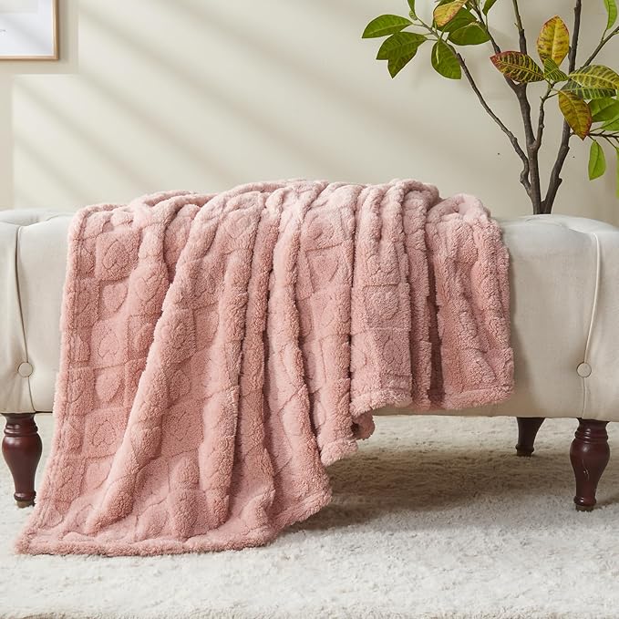 NEWCOSPLAY Super Soft Twin Blanket Pink Premium Silky Flannel Fleece 3D Heart Checkered Lightweight Bed Blanket All Season Use (Pink Heart, Twin(60"x80"))