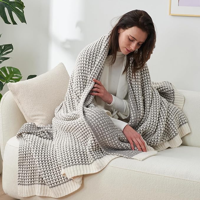 Amélie Home Knit Throw Blanket, Soft Chenille Cozy Breathable Pineapple Chunky Decorative Blanket for Couch, Bed & Sofa, French-Inspired Lightweight Warm Gift for Women, Gray, 60"x80"