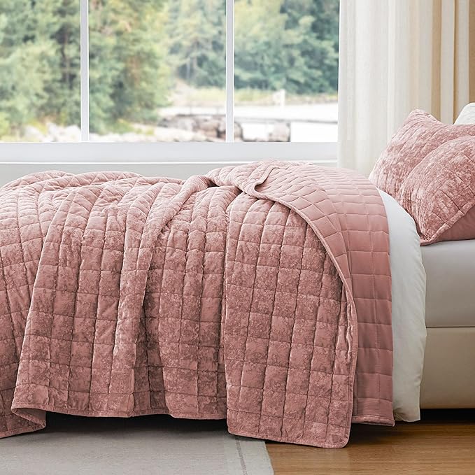 BEDELITE Velvet Quilt Set Queen Size - Luxury Velvet Comforter Bedding Set 3 Pieces, Lightweight Soft Cozy Shiny Dusty Pink Oversized Bedspread Coverlet for All Seasons with 2 Pillow Shams