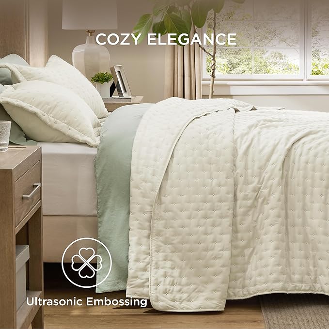 Bedsure King Quilt - Cream Bedspread King Size & Lightweight Comforter, Modern Cottage Coverlet with Clover Pattern, Ultra Soft All-Season Bedding, 106 x 96 Inches | Stitch-Free Quilting, Ultra Soft, Lightweight, Machine Washable, Pet-Friendly