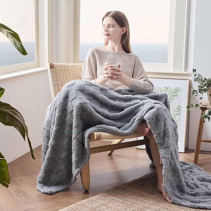 NEWCOSPLAY Super Soft Twin Blanket Grey Premium Silky Flannel Fleece 3D Checkered Lightweight Bed Blanket All Season Use (Grey Checkered, Twin(60"x80"))