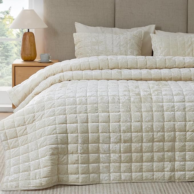 BEDELITE Velvet Quilt Set Queen Size - Luxury Velvet Comforter Bedding Set 3 Pieces, Lightweight Soft Cozy Shiny Cream White Oversized Bedspread Coverlet for All Seasons with 2 Pillow Shams