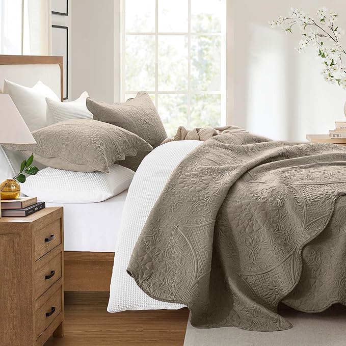 IR Imperial Rooms 8 Pack Quilt King Size Bedding (106" x 96") - Bulk Wholesale for Hotels, Guest Bedroom & Airbnbs - Lightweight Microfiber Reversible Floral Embossed Quilts Bedspreads (Beige)