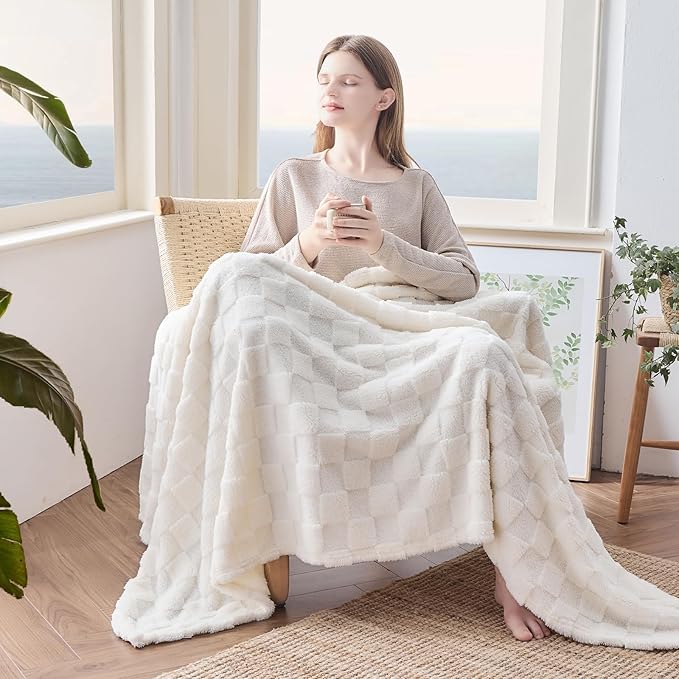 NEWCOSPLAY Super Soft King Blanket Ivory Premium Silky Flannel Fleece 3D Checkered Lightweight Bed Blanket All Season Use (Ivory Checkered, King(90"x110"))