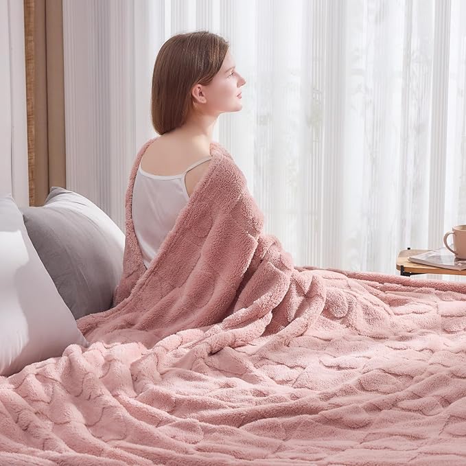 NEWCOSPLAY Super Soft Queen Blanket Pink Love Premium Silky Flannel Fleece 3D Heart Checkered Lightweight Bed Blanket All Season Use (Pink Love, Queen(90"x90"))