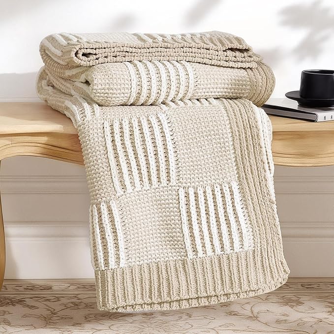 Amélie Home Knit Throw Blanket, Soft Chenille Cozy Breathable Pineapple Chunky Decorative Blanket for Couch, Bed & Sofa, French-Inspired Lightweight Warm Gift for Women, Beige, 60"x80"