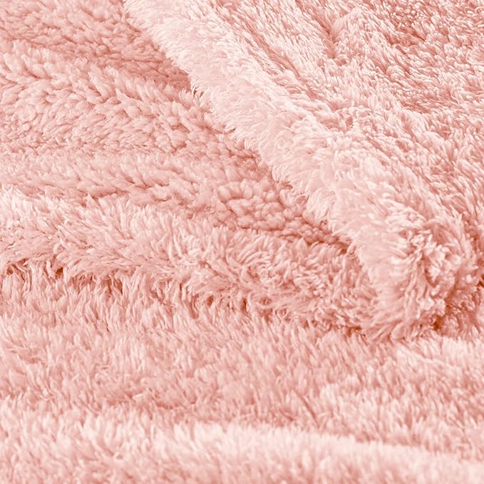 Exclusivo Mezcla Fleece Twin Size Bed Blanket, Ultra Soft, Lightweight and Fuzzy Light Pink Blanket for Women, Home Decor, 60x80 Inches