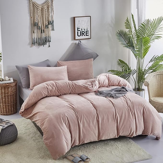 CLOTHKNOW Pink Velvet Twin/Twin XL Comforter Set 3Pcs Bedding Comforter Sets Soft Pink Comforter with 2 x Pillow Cases