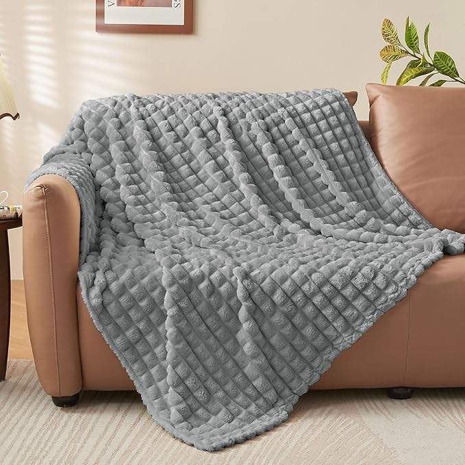 BEDELITE Grey Throw Blanket for Couch and Bed- Super Soft and Warm 3D Checkered Fluffy Fuzzy Fleece Blanket, Luxurious Plush Cozy Blanket for Room Decor Fall and Winter, 50x70 inches