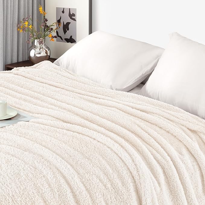 Exclusivo Mezcla Fleece Twin Size Bed Blanket, Ultra Soft, Lightweight and Fuzzy White Blanket for Women, Home Decor, 60x80 Inches
