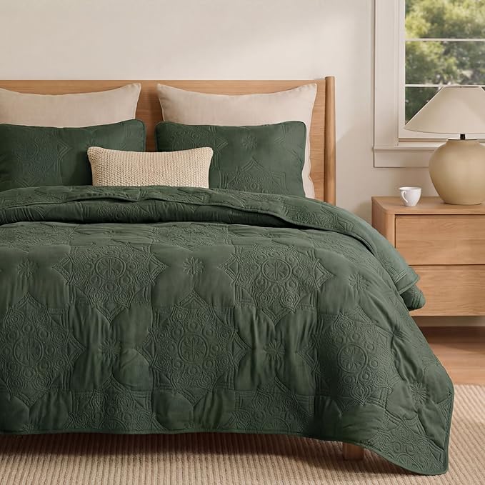 Bedsure Quilts Queen Size - Olive Green Bedspread Queen Size & Lightweight Comforter, Modern Coverlet with Mandala Pattern, Ultra Soft All-Season Bedding, 90 x 96 Inches | Stitch-Free Quilting, Ultra Soft, Lightweight, Machine Washable, Pet-Friendly