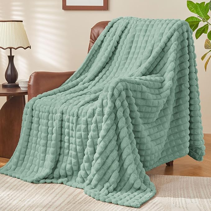 BEDELITE Sage Green Throw Blanket Twin Size for Bed- Super Soft and Warm 3D Checkered Fluffy Fuzzy Fleece Blanket, Luxurious Plush Cozy Blanket for Room Decor Fall and Winter, 60x80 inches
