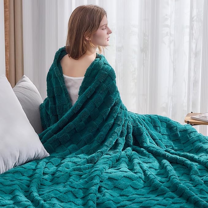 NEWCOSPLAY Super Soft Queen Blanket Dark Teal Premium Silky Flannel Fleece 3D Checkered Lightweight Bed Blanket All Season Use (Dark Teal Checkered, Queen(90"x90"))
