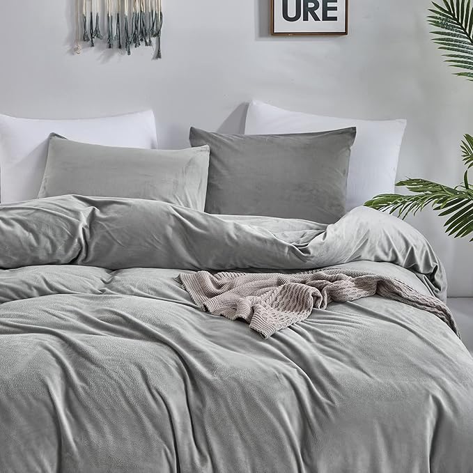 CLOTHKNOW Grey Velvet King Size Comforter Set Gray Bedding Comforter Sets Soft Flannel Comforter with 2 x Pillow Cases