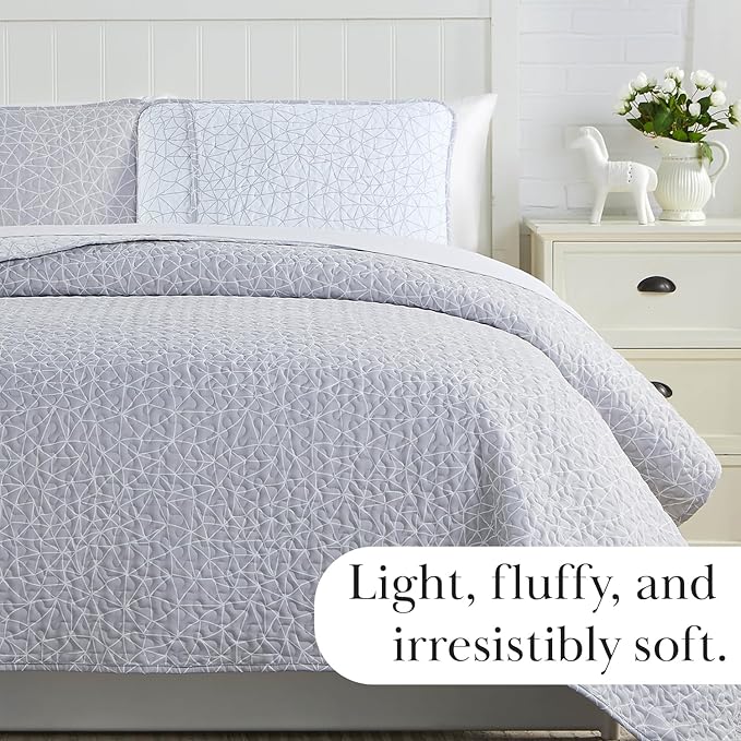 Southshore Fine Living, Inc. Oversized Bedspread, Geometric Bedding, Twin XL Quilt Set, Lightweight Coverlet 2-Piece Set with One Matching Quilted Pillow Sham, Twin/XL Bedspreads for Adult, Grey